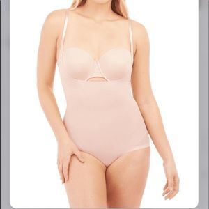 SPANX Assets Red Hot Label Luxe & Lean Firm Control Bodysuit size large